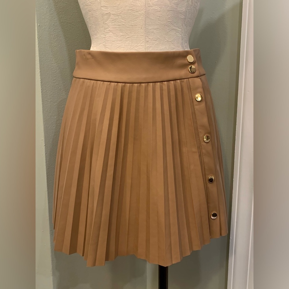 Do+Be Faux leather tennis skirt with Gold Snaps | Size Small